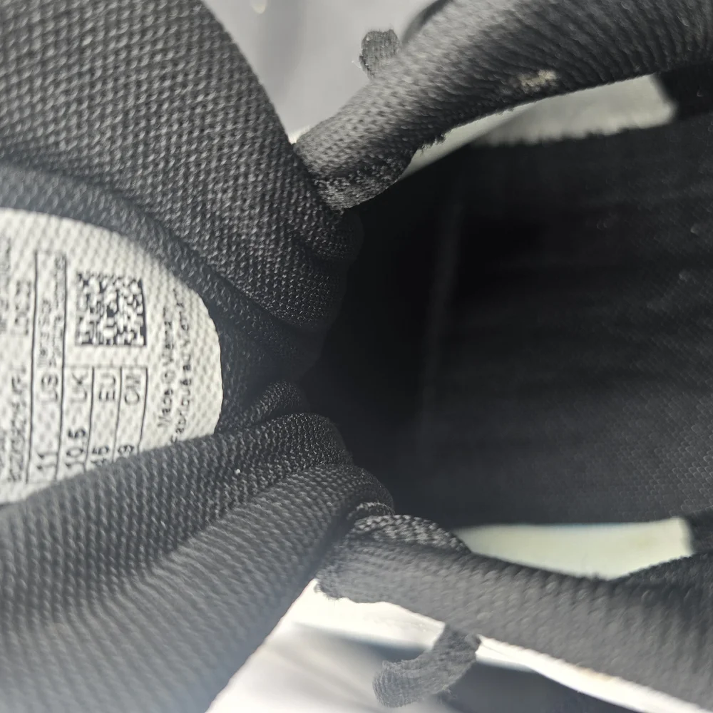 New Balance Men's‎ White and Black Sneakers